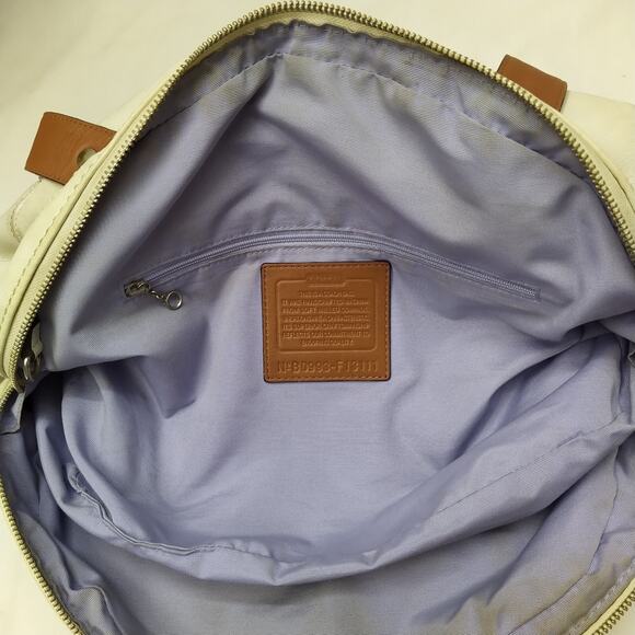 Coach Soho White Pebbled Leather Domed Buckle Pocket ZIpper Satchel Shoulder Bag - Picture 10 of 15